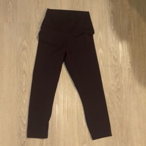 Dark purple Yogalicious Leggings size small, Gentley used no pilling.